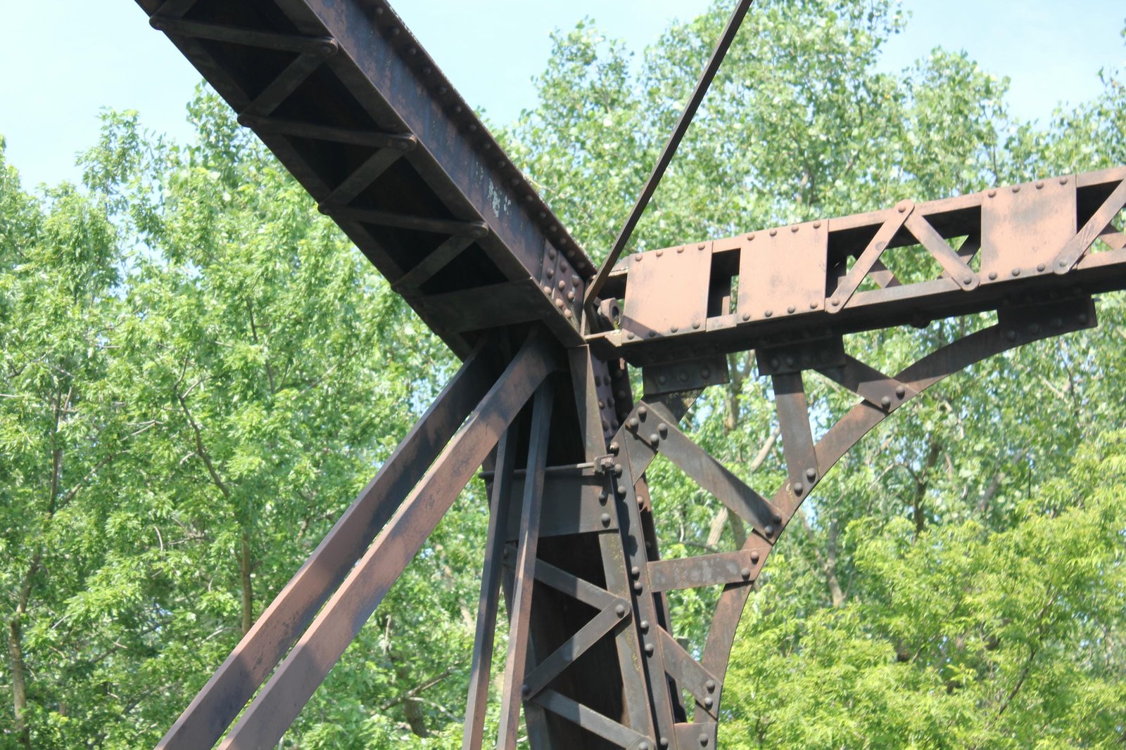 Upper angle connection, west span (span #1)